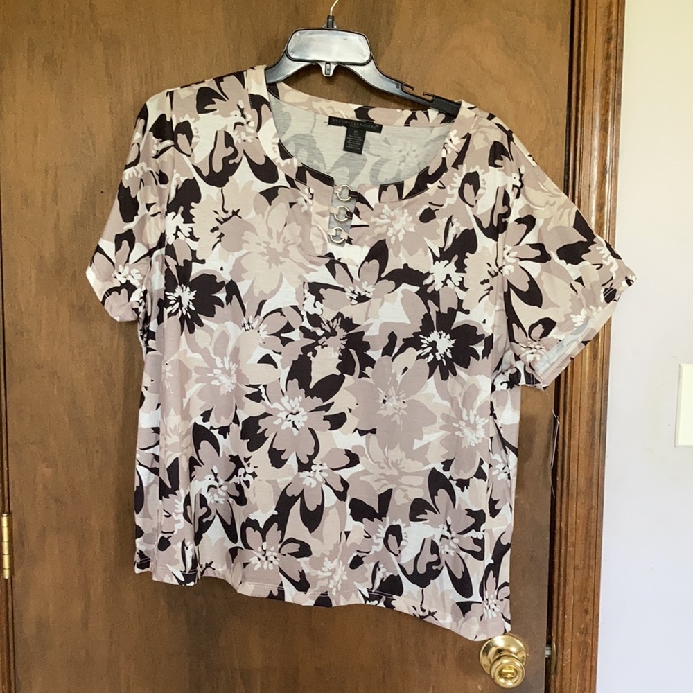 Preswick & Moore top floral print w detail at neckline neutral  3X - Picture 14 of 17